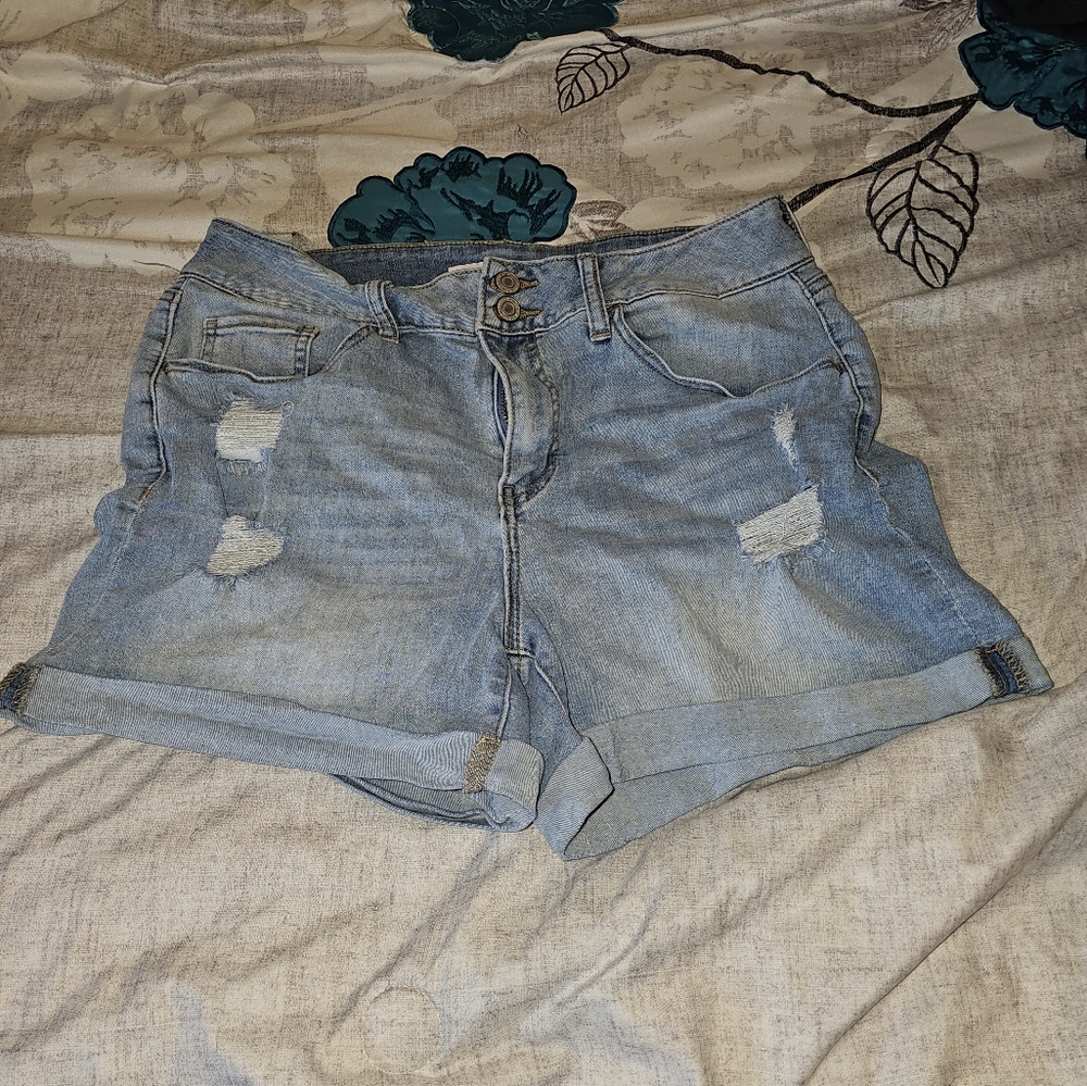 High-rise curvy midi jean shorts